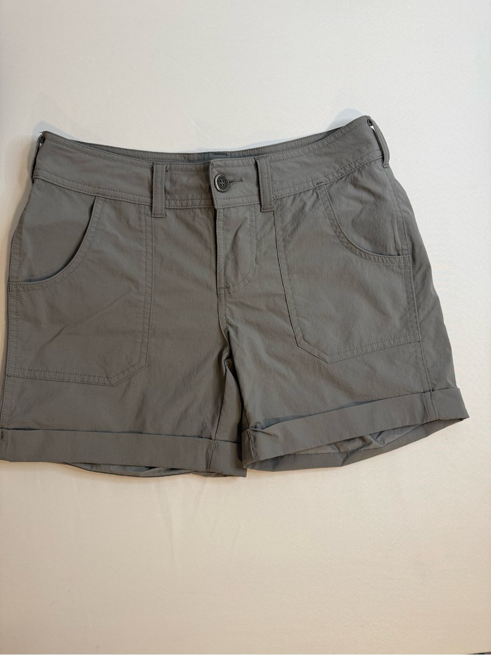 The North Face Women's Gray Roll-Cuff Cargo Shorts